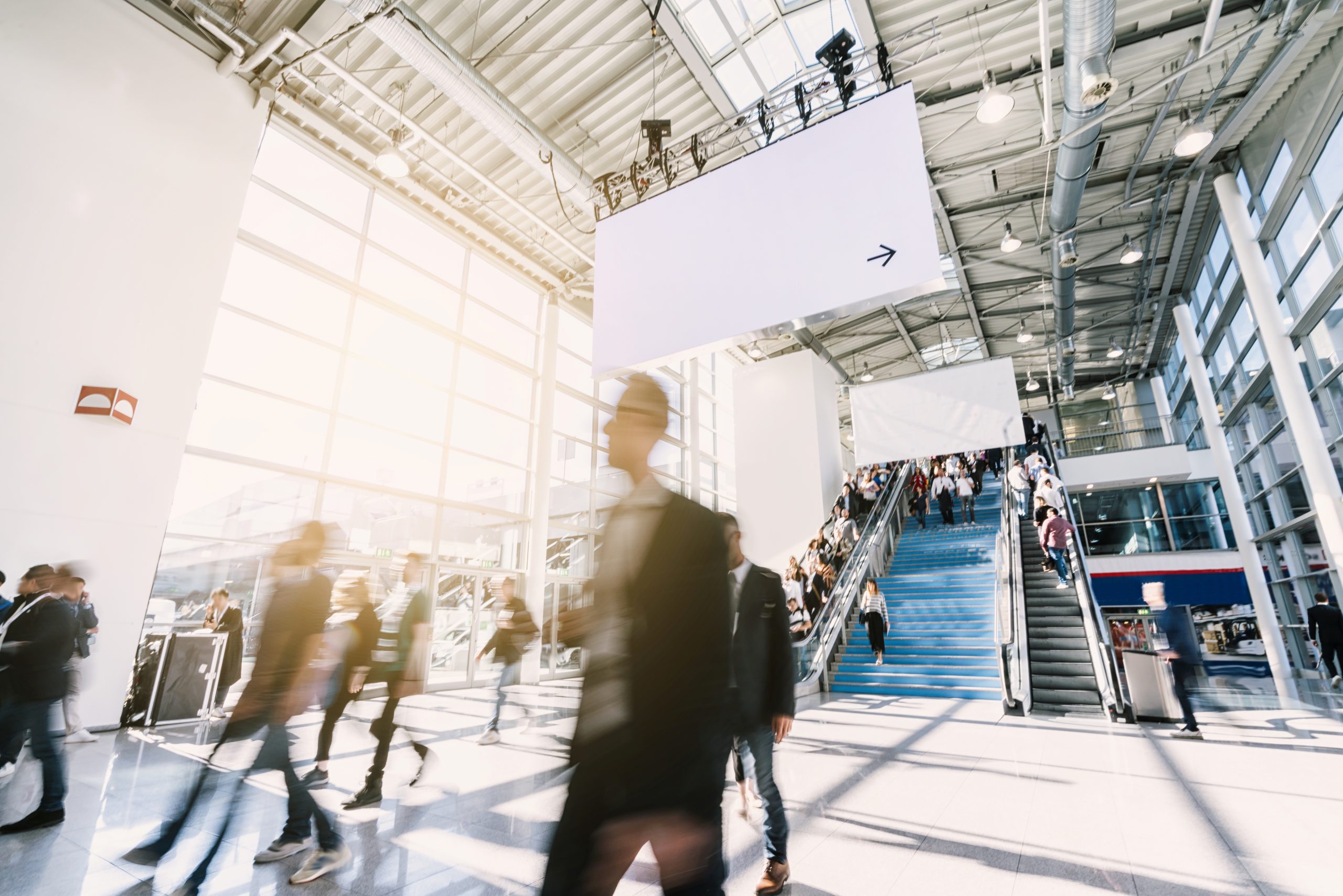blurred-business-people-trade-fair blurred-business-people-trade-fair